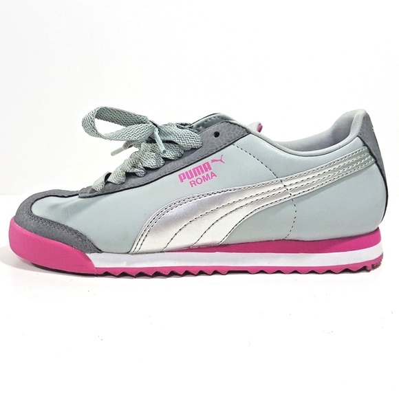 gray and pink pumas
